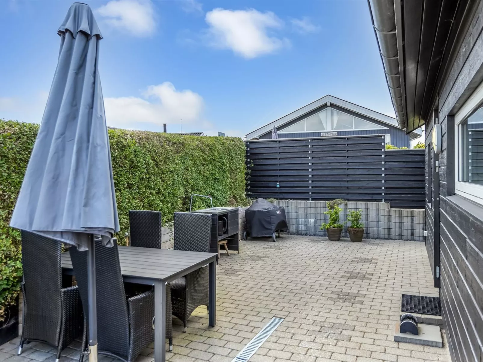 "Majbritt" - 50m from the sea-Draußen