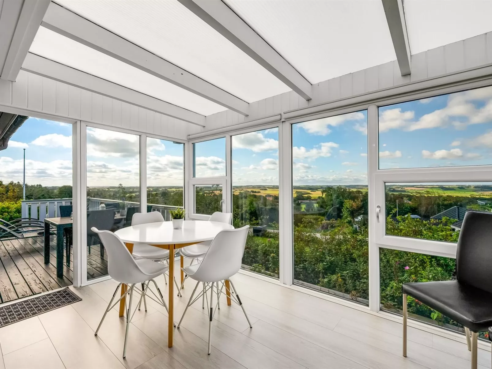 "Brenda" - 300m to the fjord-Inside