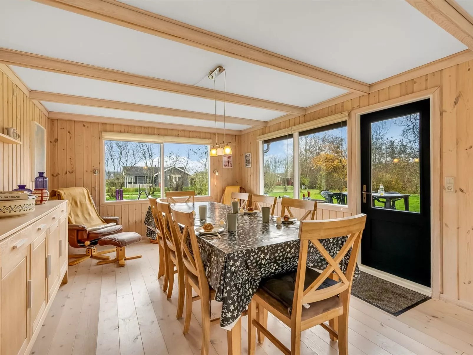 "Scarlet" - 400m to the fjord-Dedans