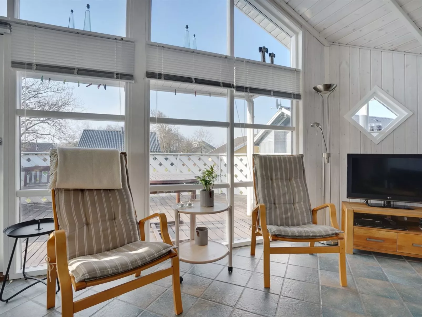 "Yara" - 1km to the fjord-Inside