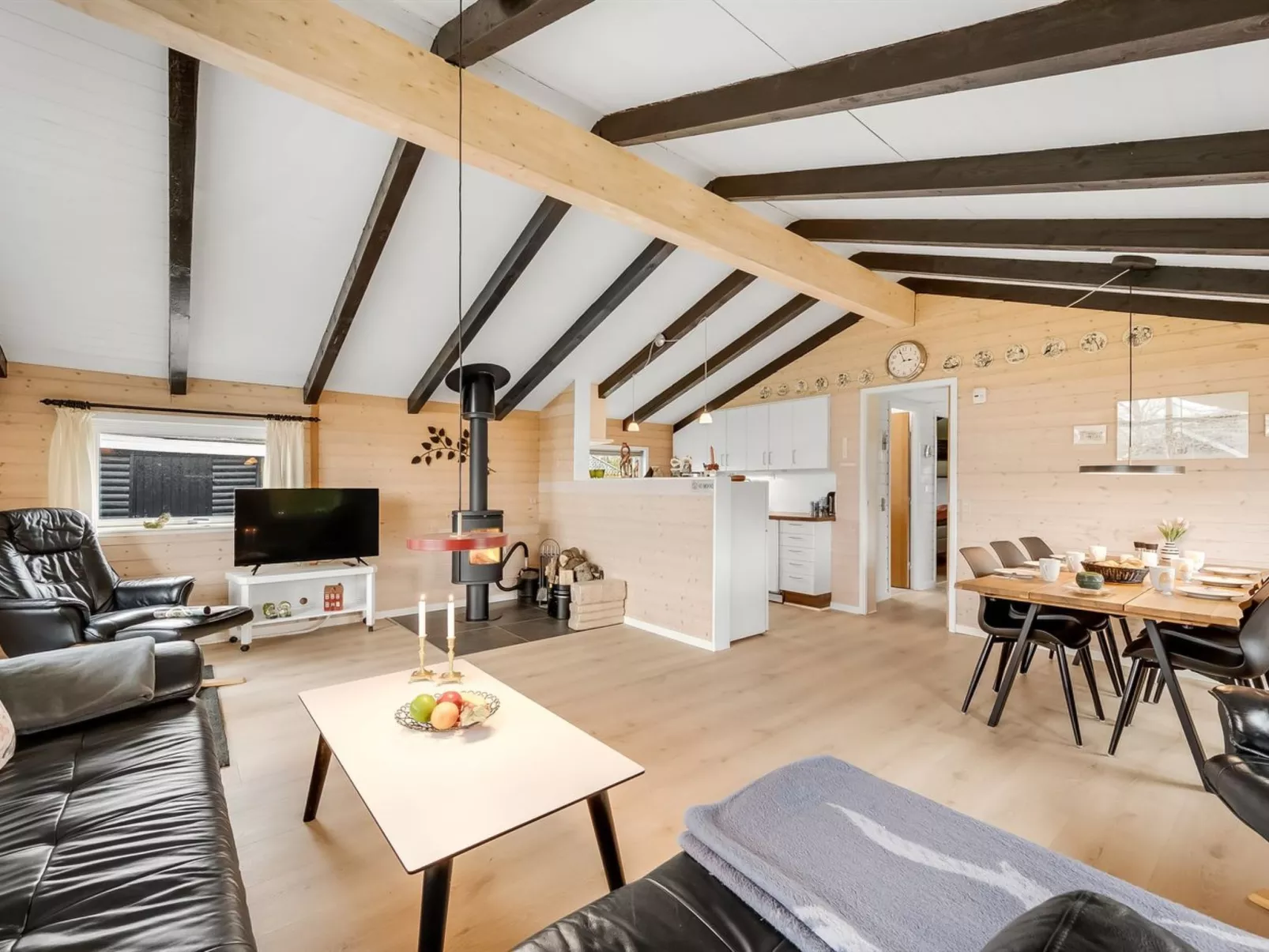 "Miikka" - 800m to the fjord-Drinnen