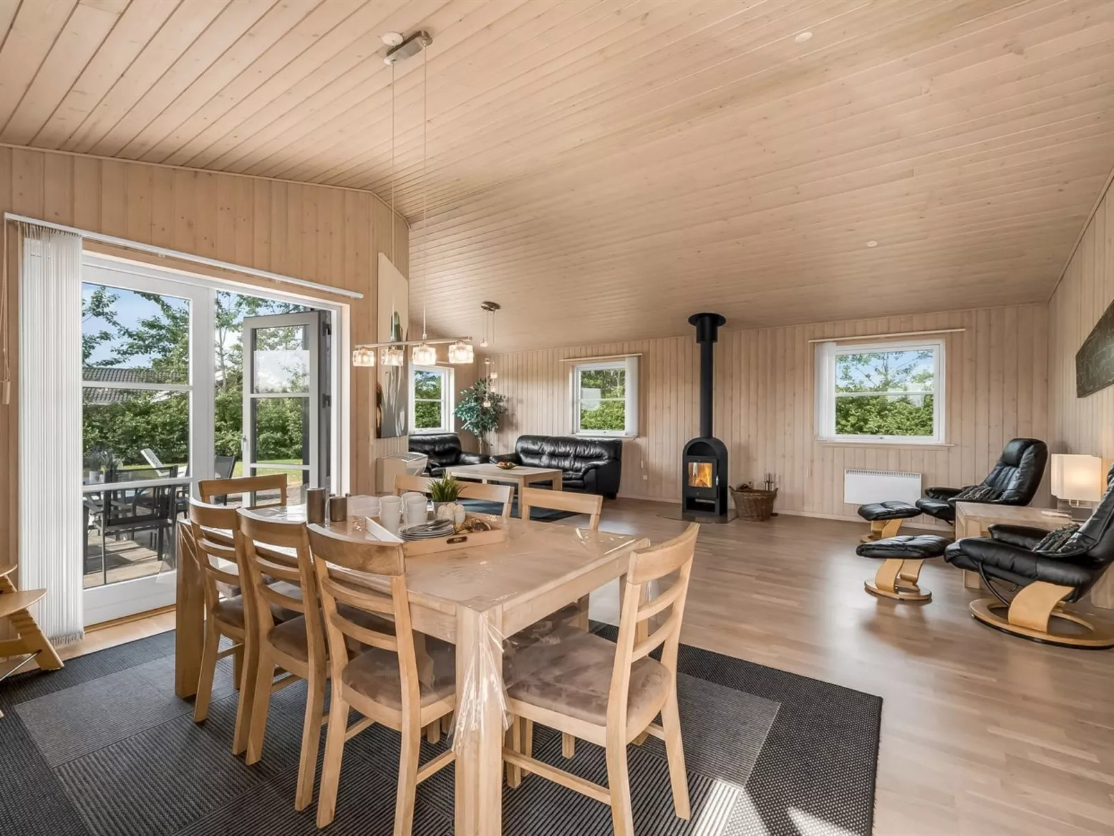 "Saara" - 700m to the fjord-Drinnen