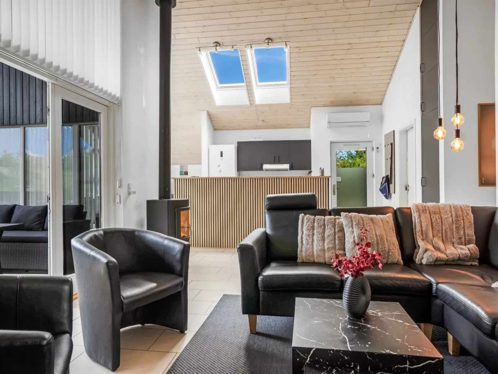 "Asel" - 4km from the sea-Inside