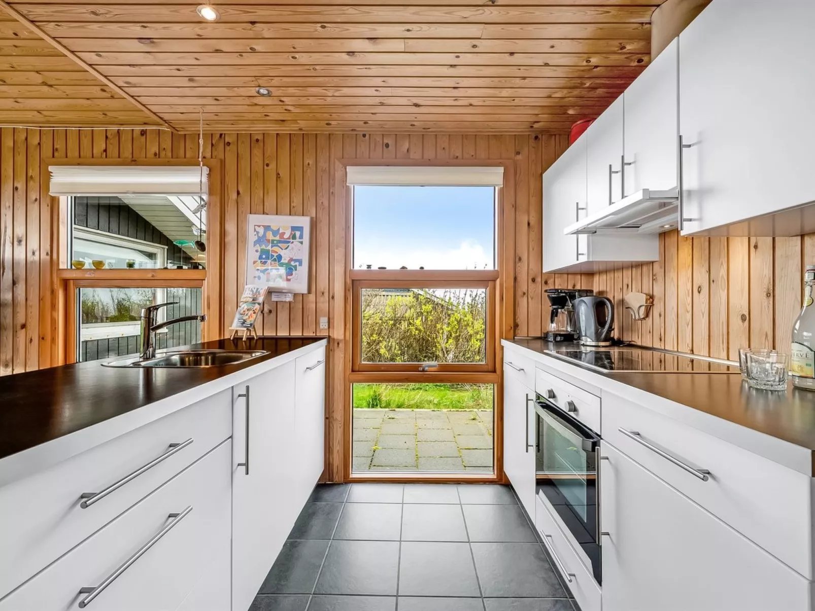 "Tanea" - 700m to the fjord-Drinnen