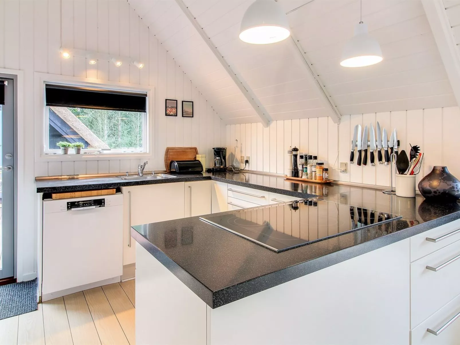 "Awenasa" - 4.1km from the sea-Inside