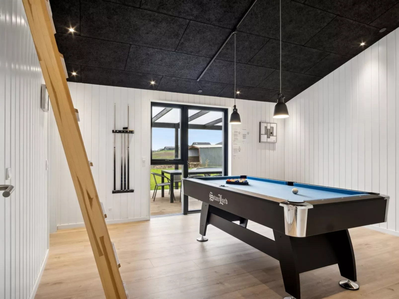 "Jul" - 300m from the sea-Inside