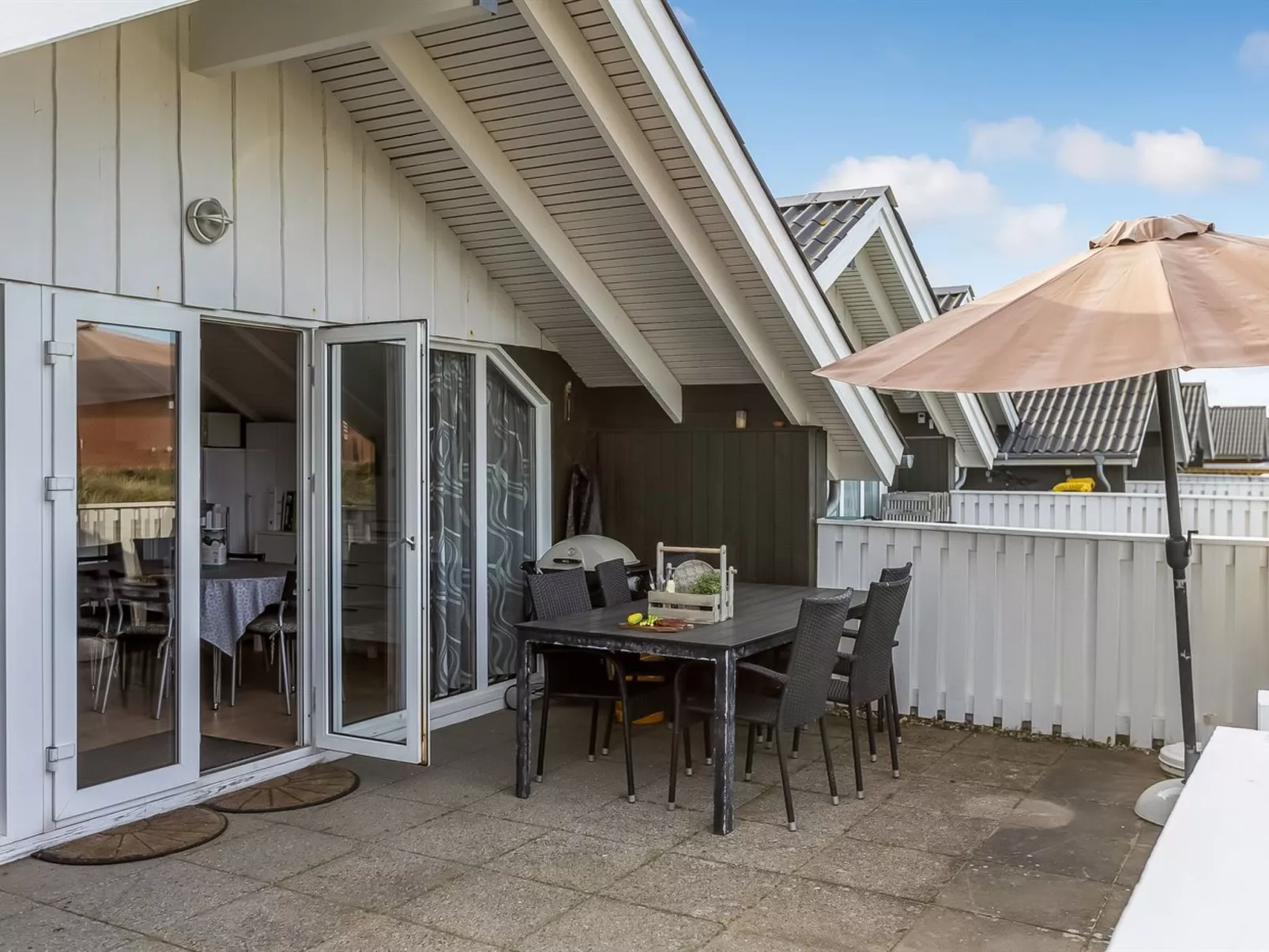 "Rohan" - 2.2km from the sea-Outside