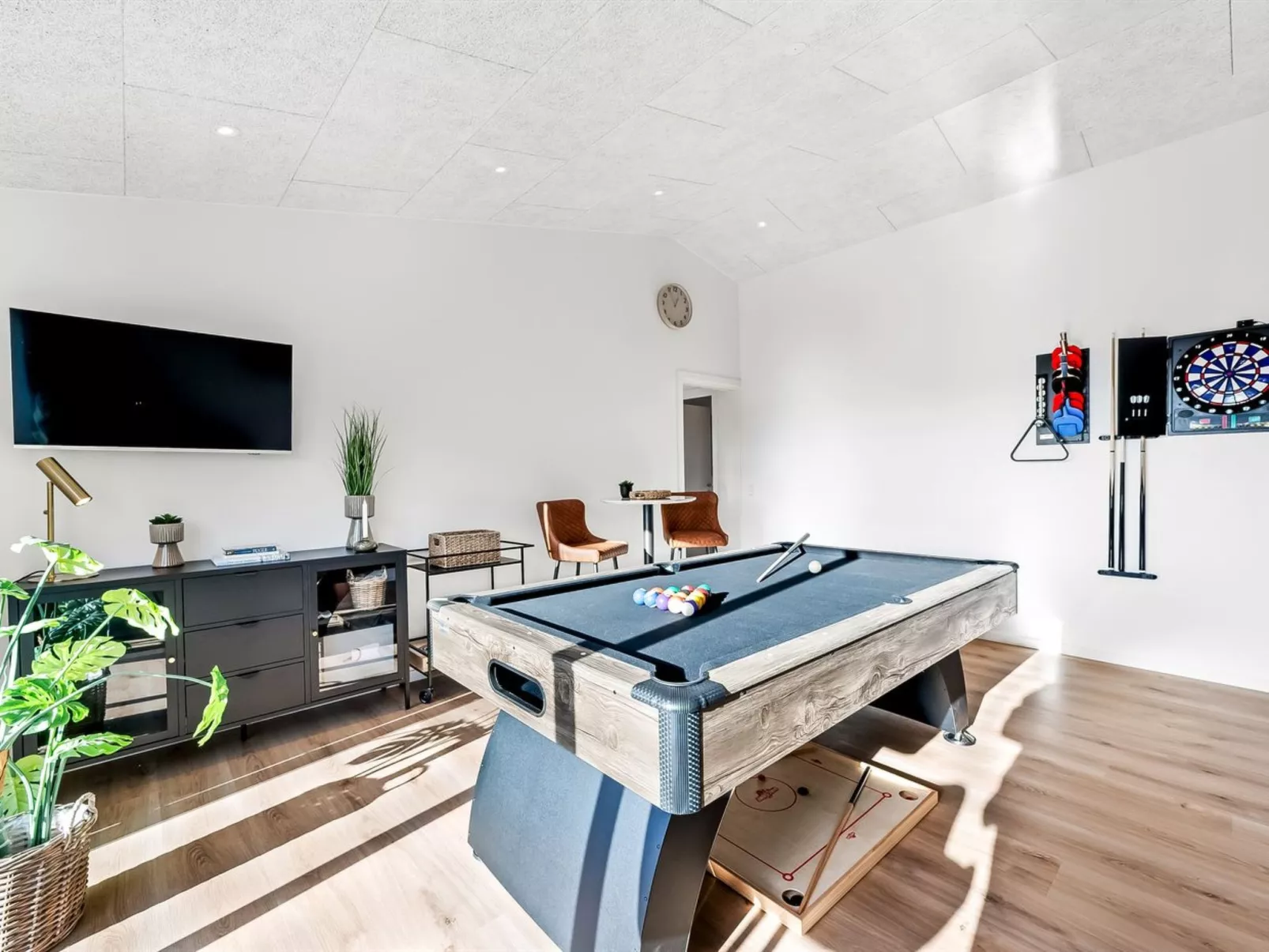 "Waldar" -  from the sea-Inside