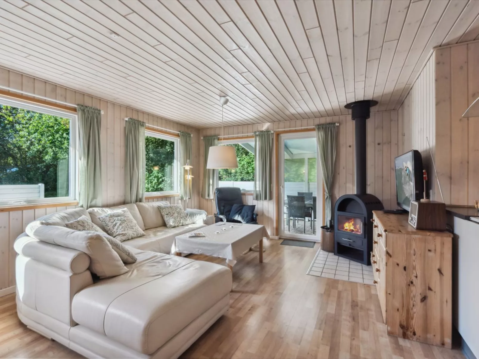 "Viljo" - 30km from the sea-Inside