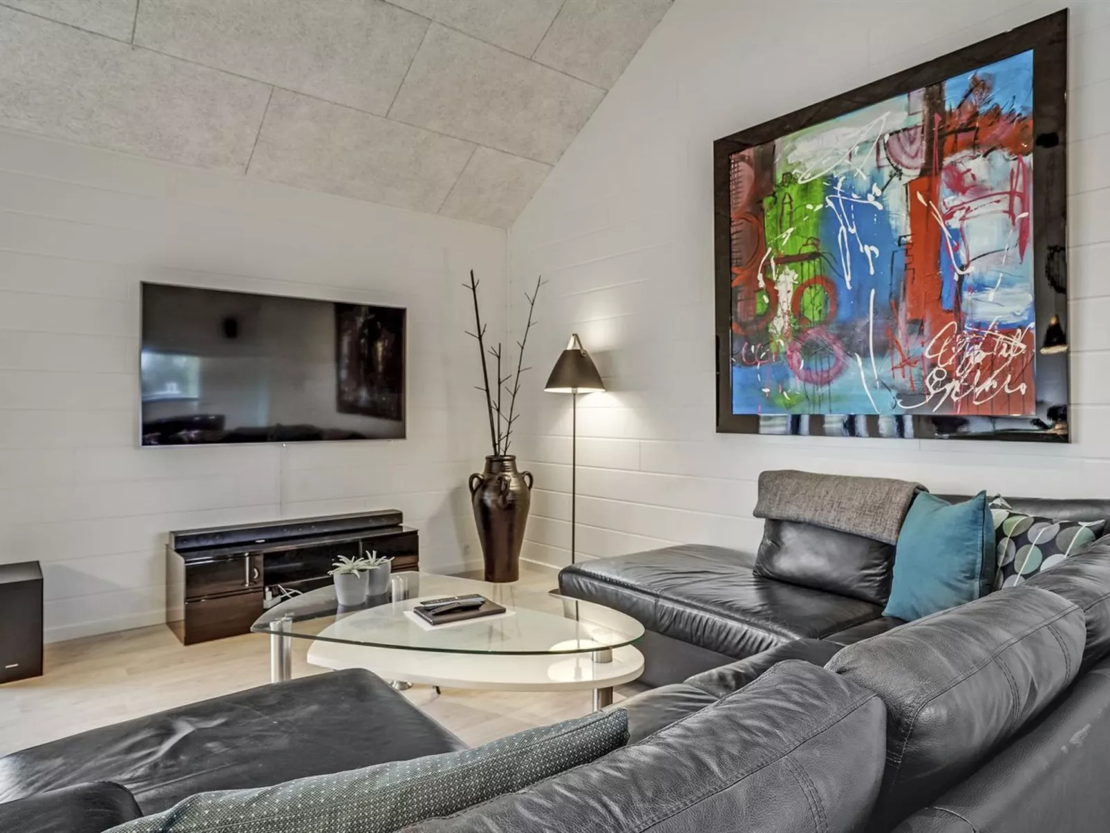 "Jonne" - 200m to the fjord-Drinnen