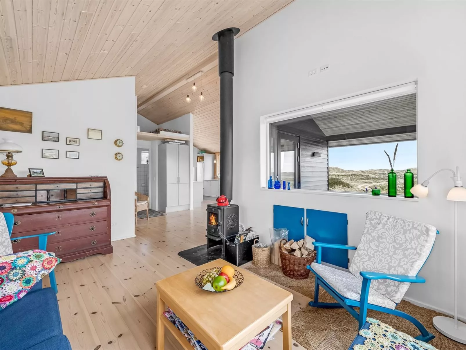 "Apolina" -  from the sea-Drinnen