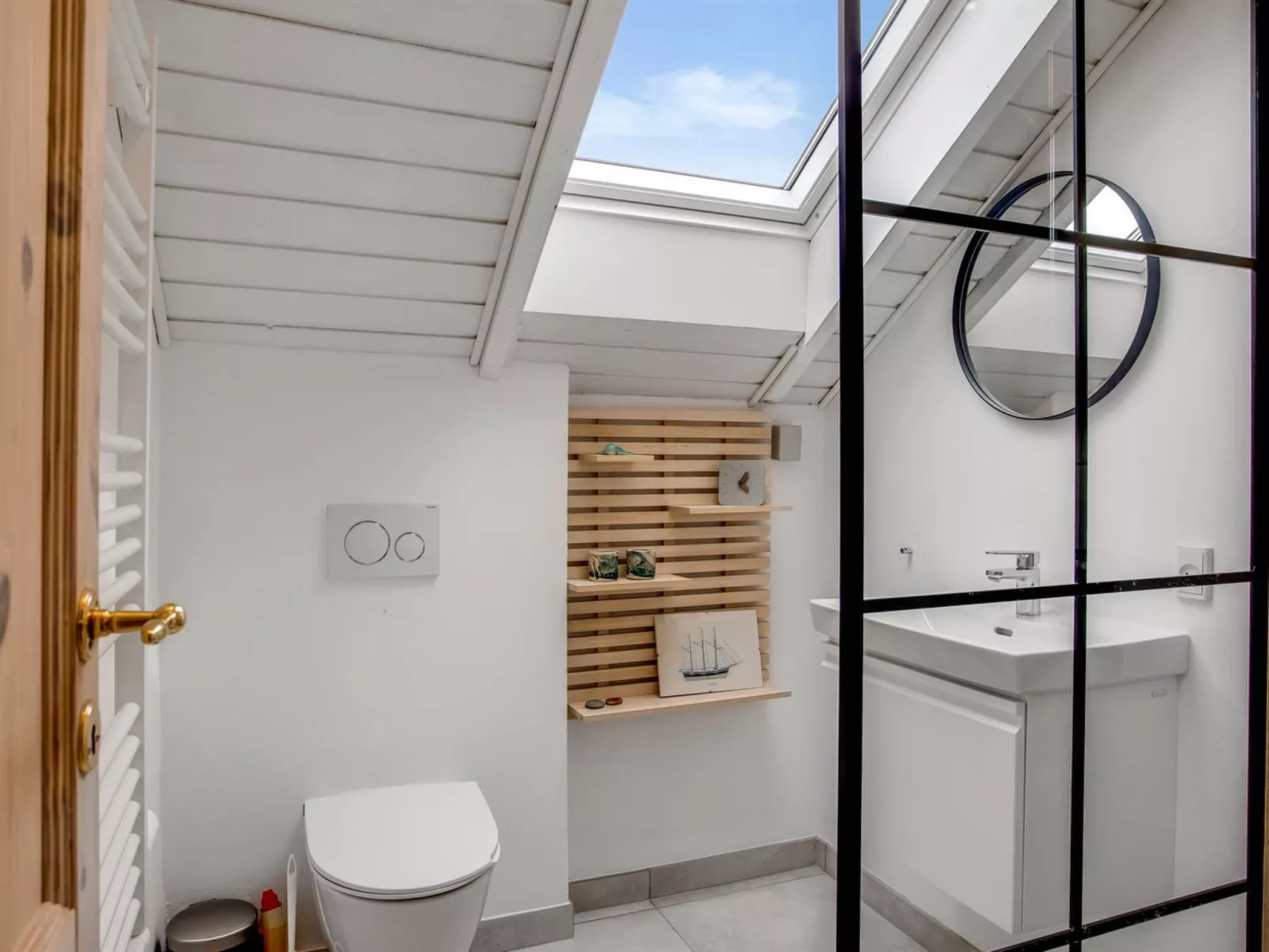 "Anu" - 300m to the fjord-Drinnen