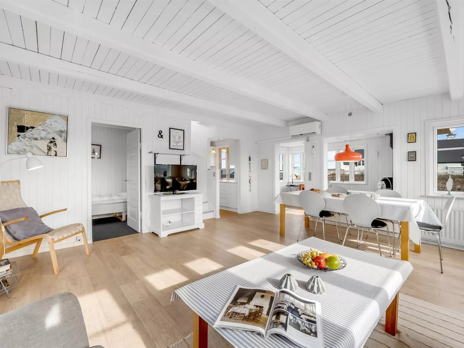 "Venla" -  from the sea-Drinnen