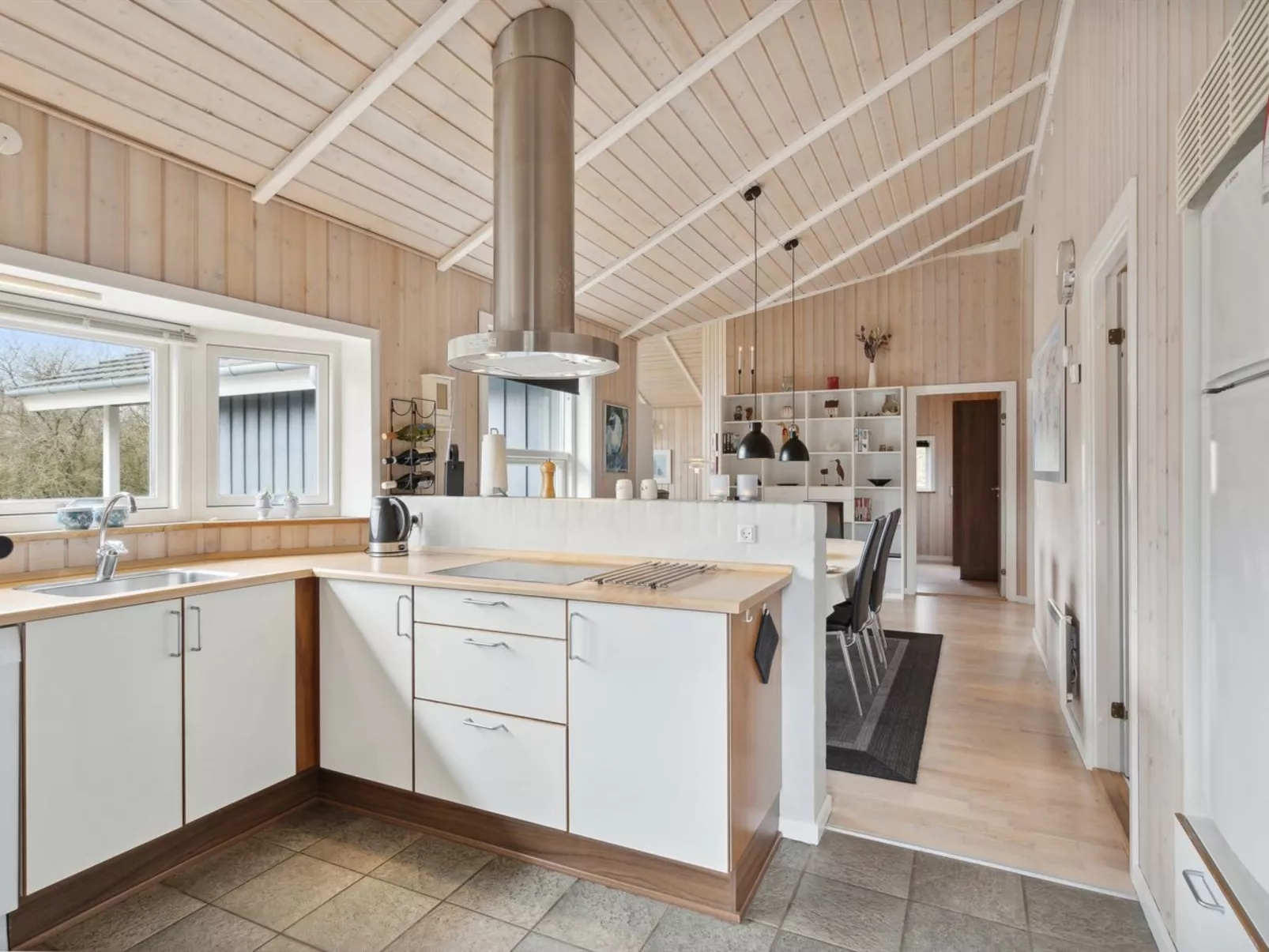 "Elif" - 30km from the sea-Drinnen