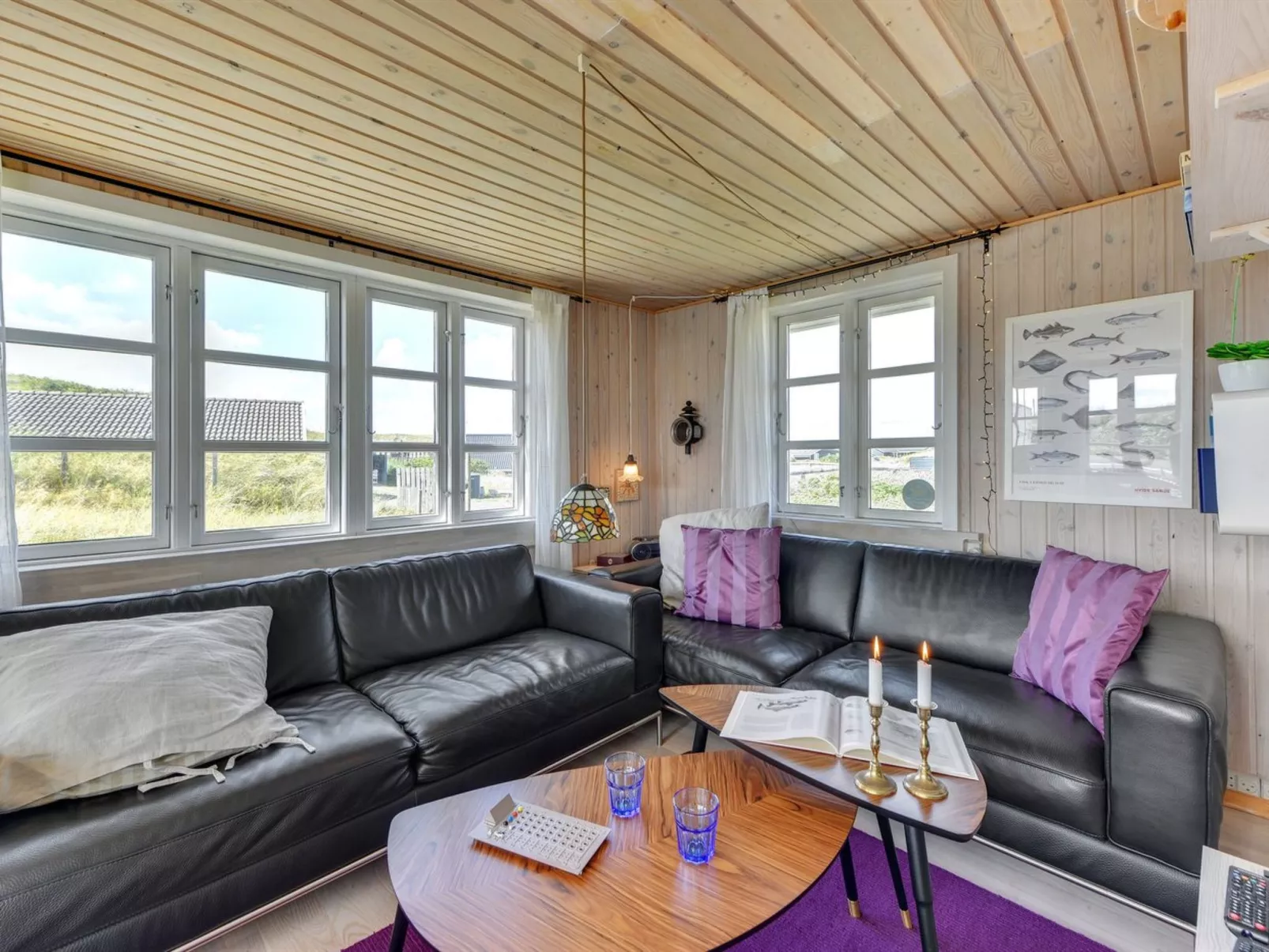 "Heilo" -  from the sea-Drinnen