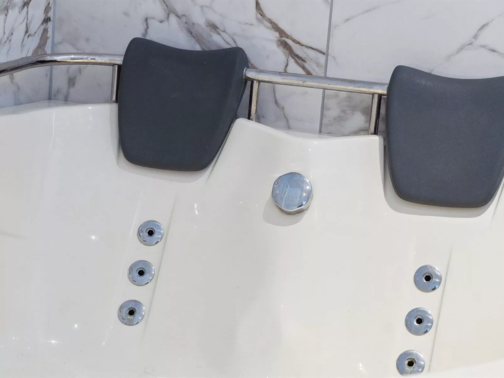 "Scalli" - 1.5km to the fjord-Inside