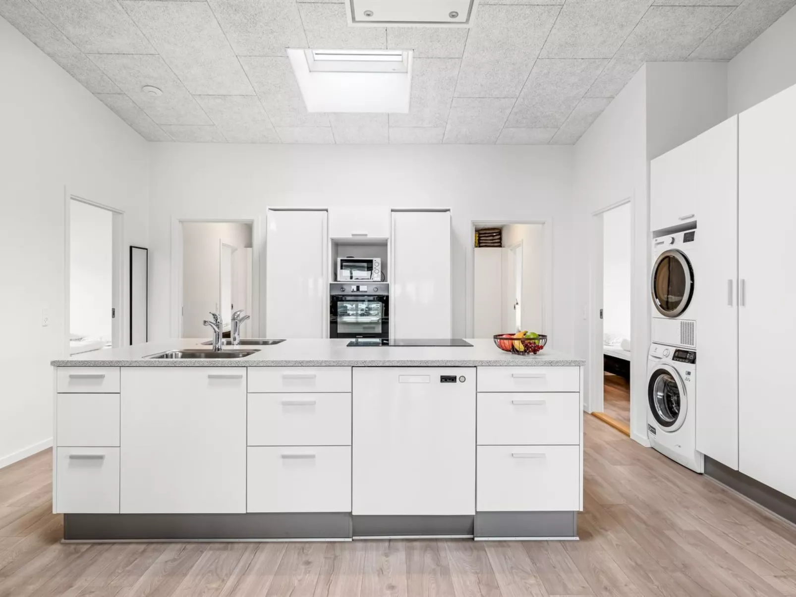 "Clarabelle" - 1.2km from the sea-Inside