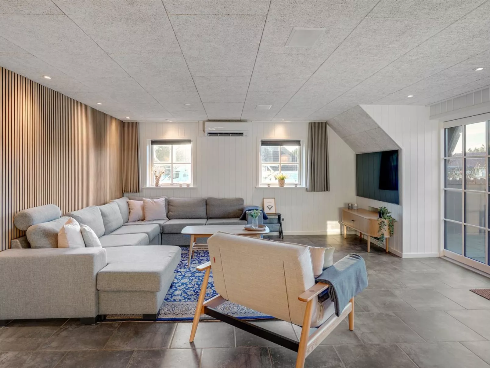 "Oskari" - 1.3km from the sea-Inside