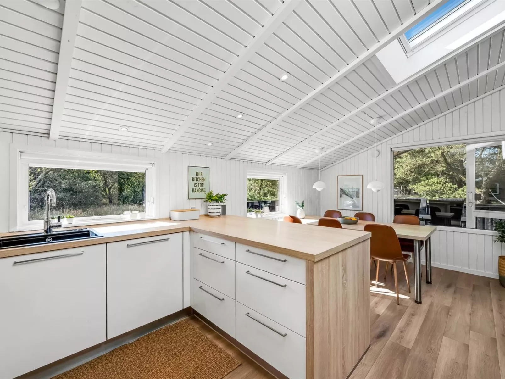 "Eirik" - 2.5km from the sea-Inside