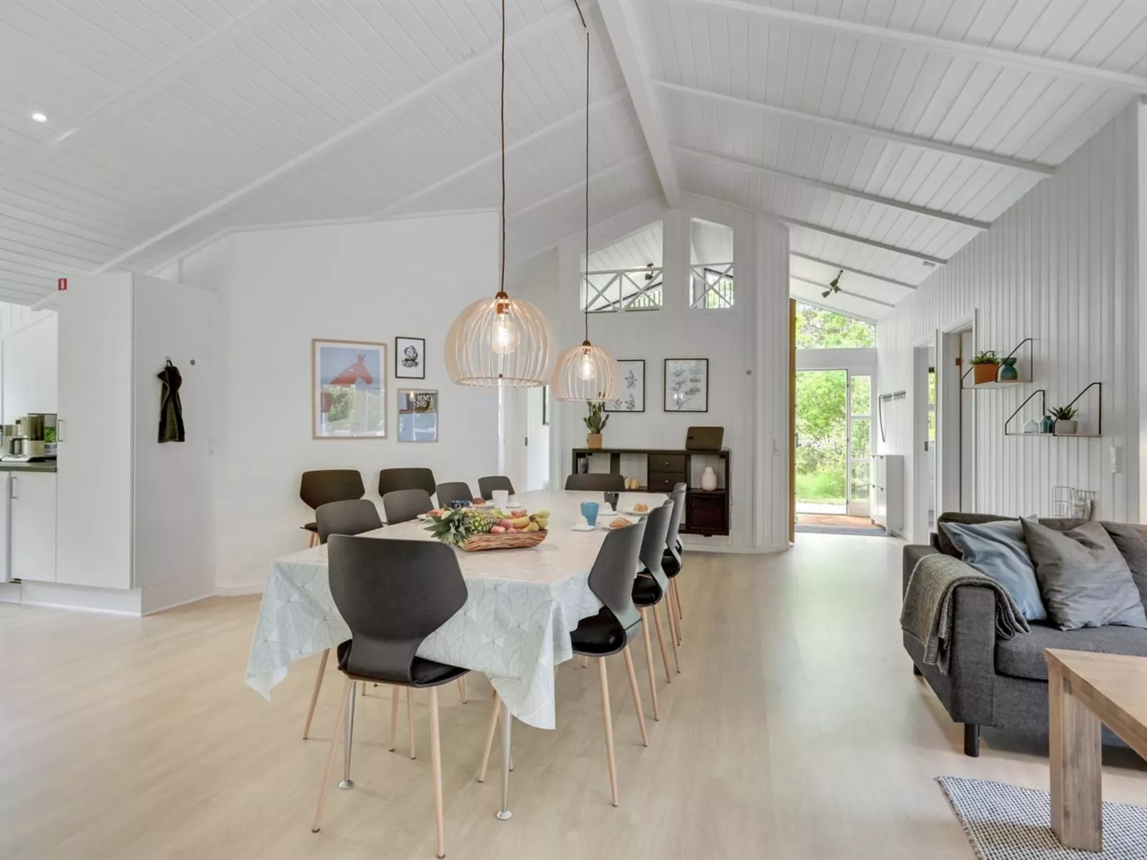 "Liviana" -  from the sea-Drinnen