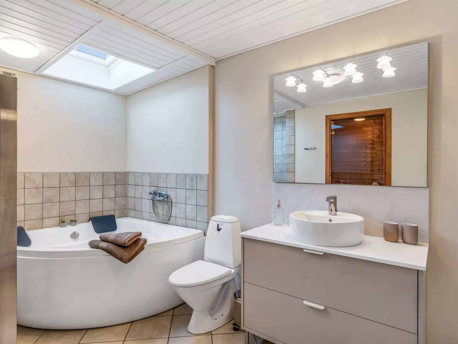 "Soile" - 12km from the sea-Dedans