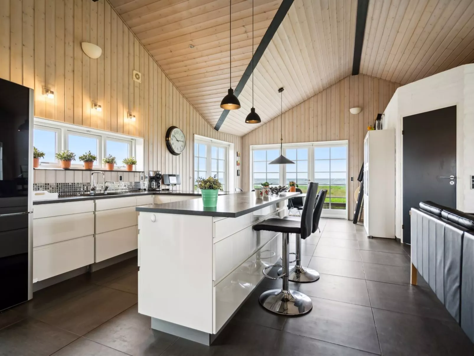 "Dory" - 30m from the sea-Inside