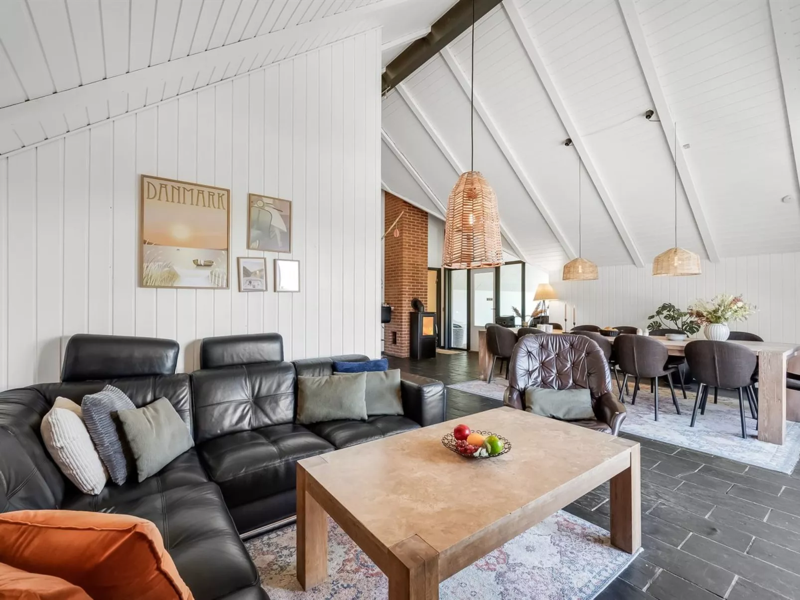 "Aage" - 1.7km from the sea-Drinnen