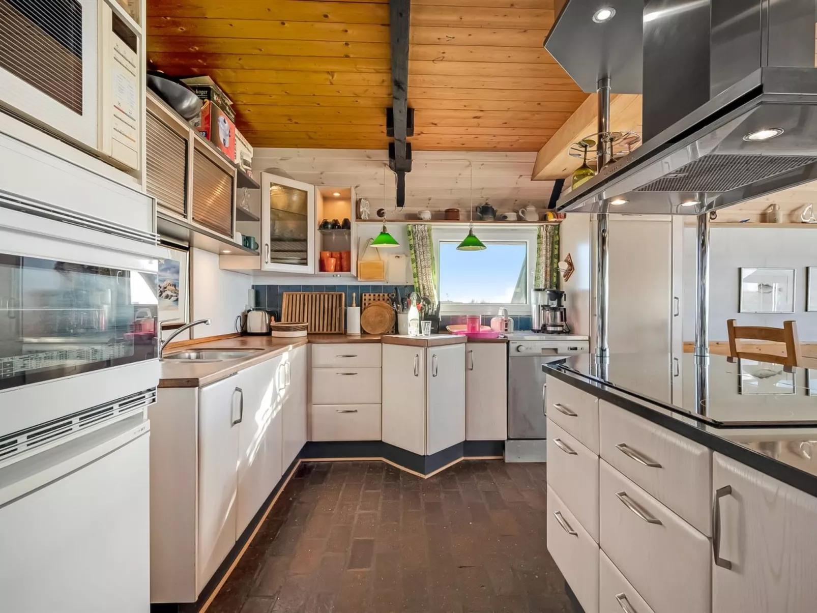 "Kurt" - 75m from the sea-Drinnen