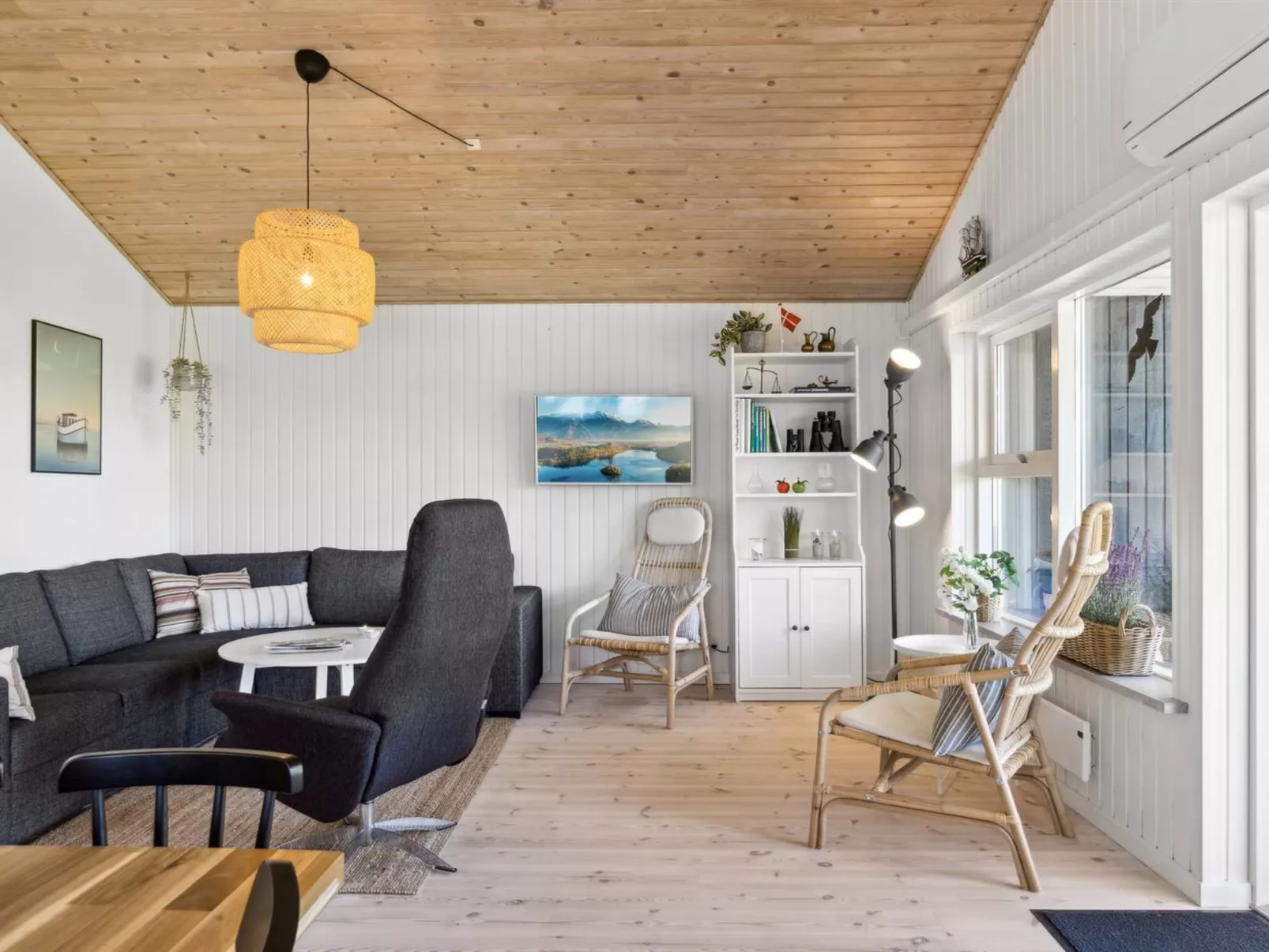 "Sheemen" - 900m from the sea-Inside