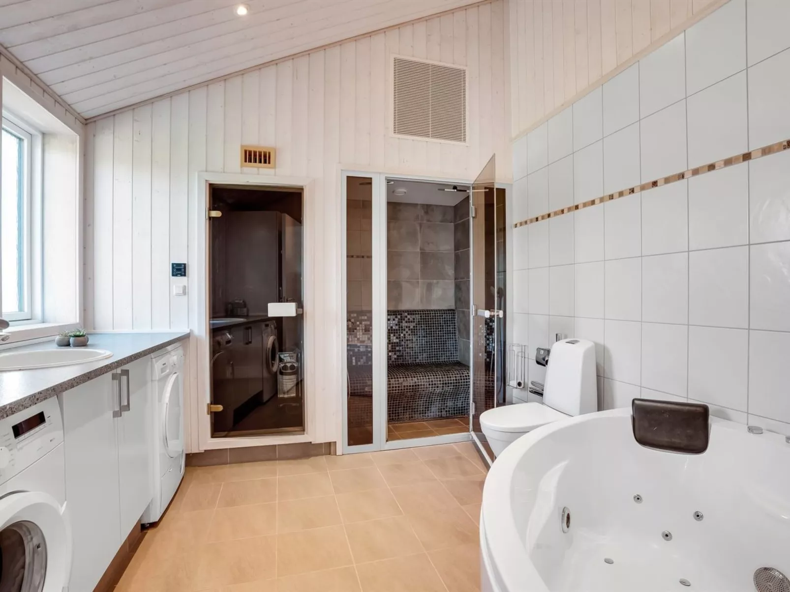 "Kiersten" - 800m from the sea-Inside