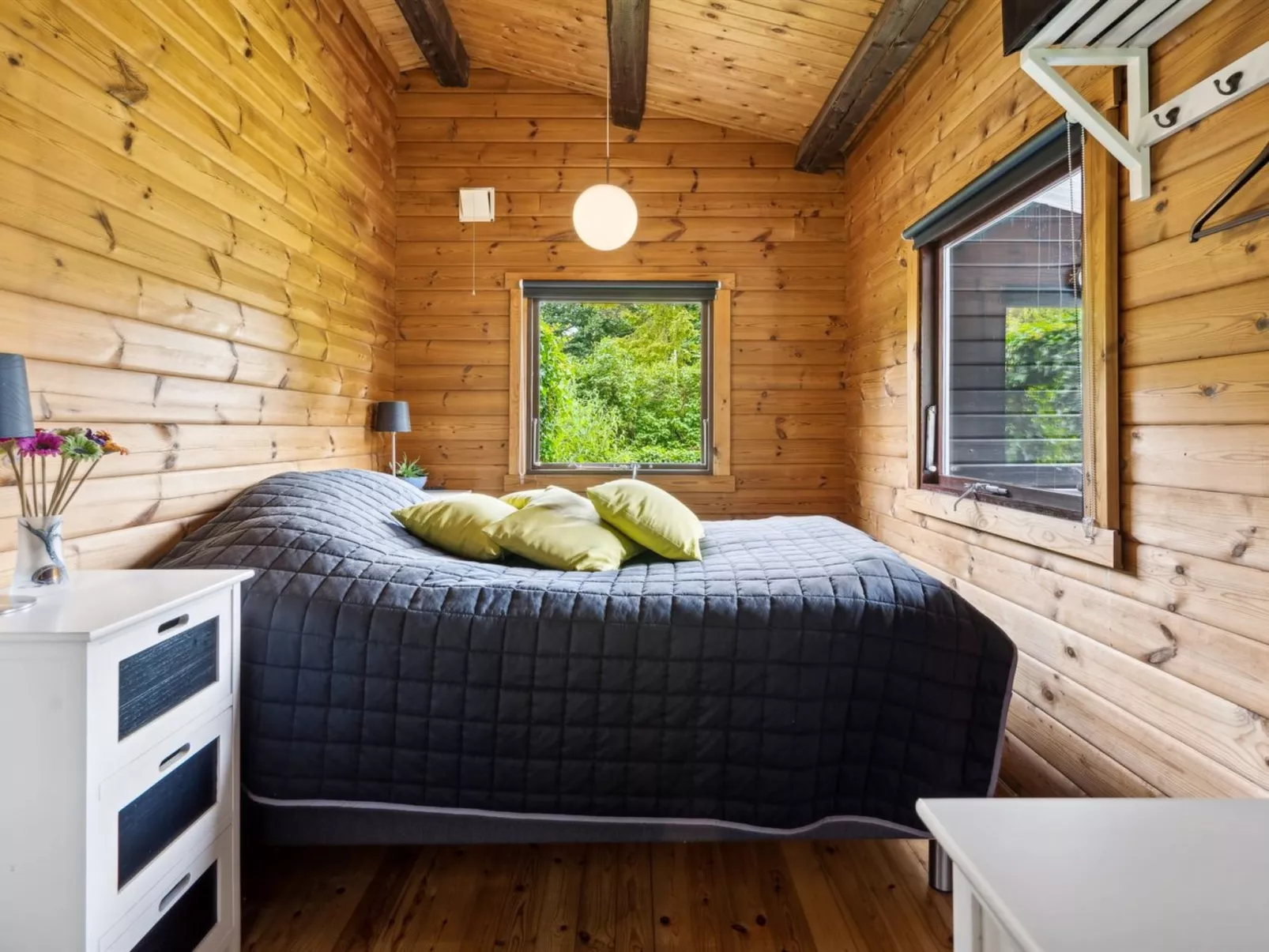 "Araminta" - 800m from the sea-Inside