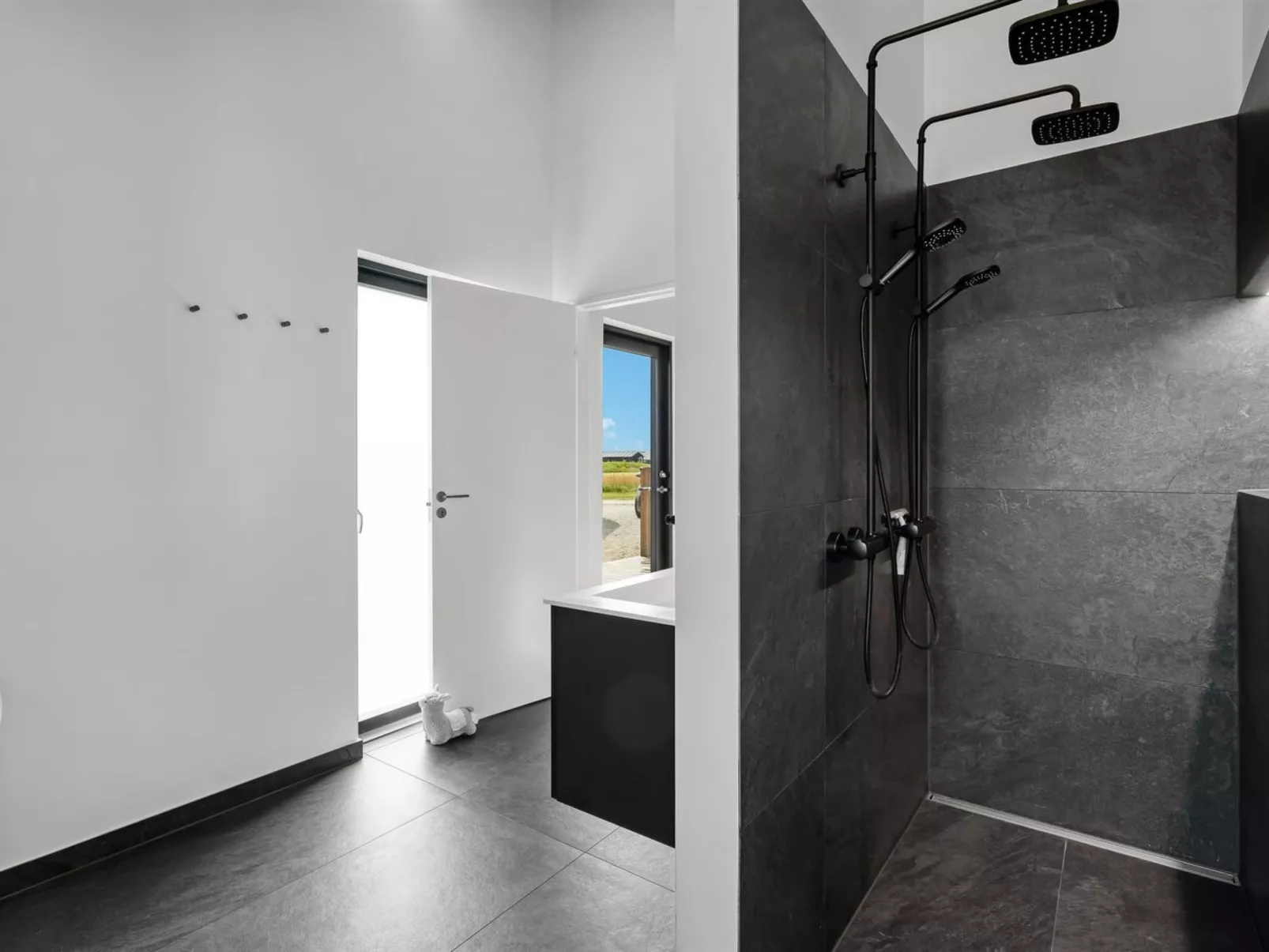 "Udder" - 1.5km from the sea-Inside