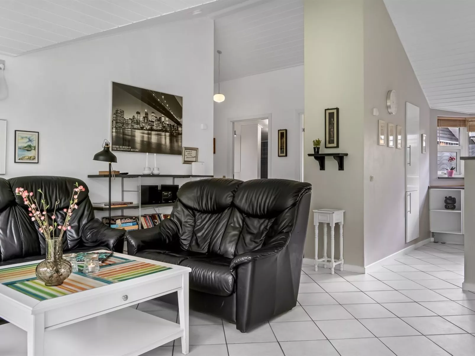 "Neli" - 850m to the fjord-Drinnen