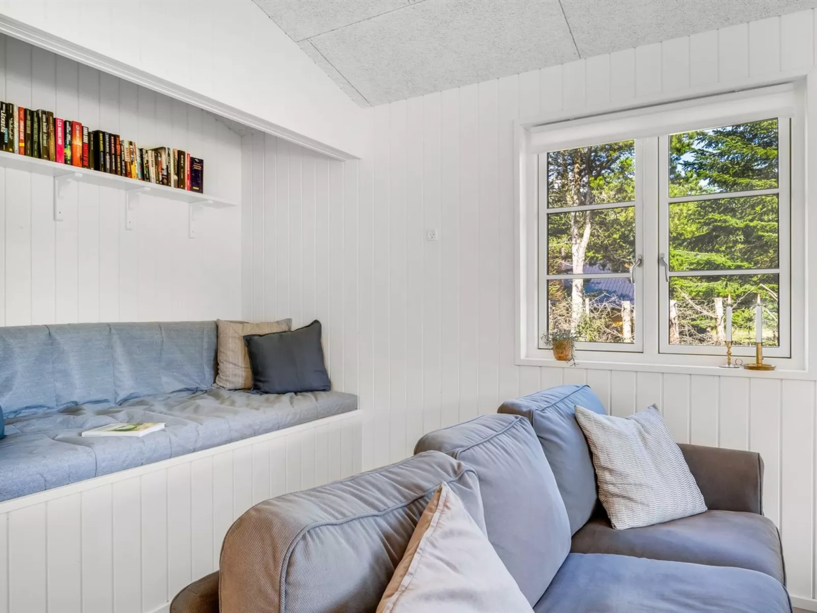 "Gedda" -  from the sea-Drinnen