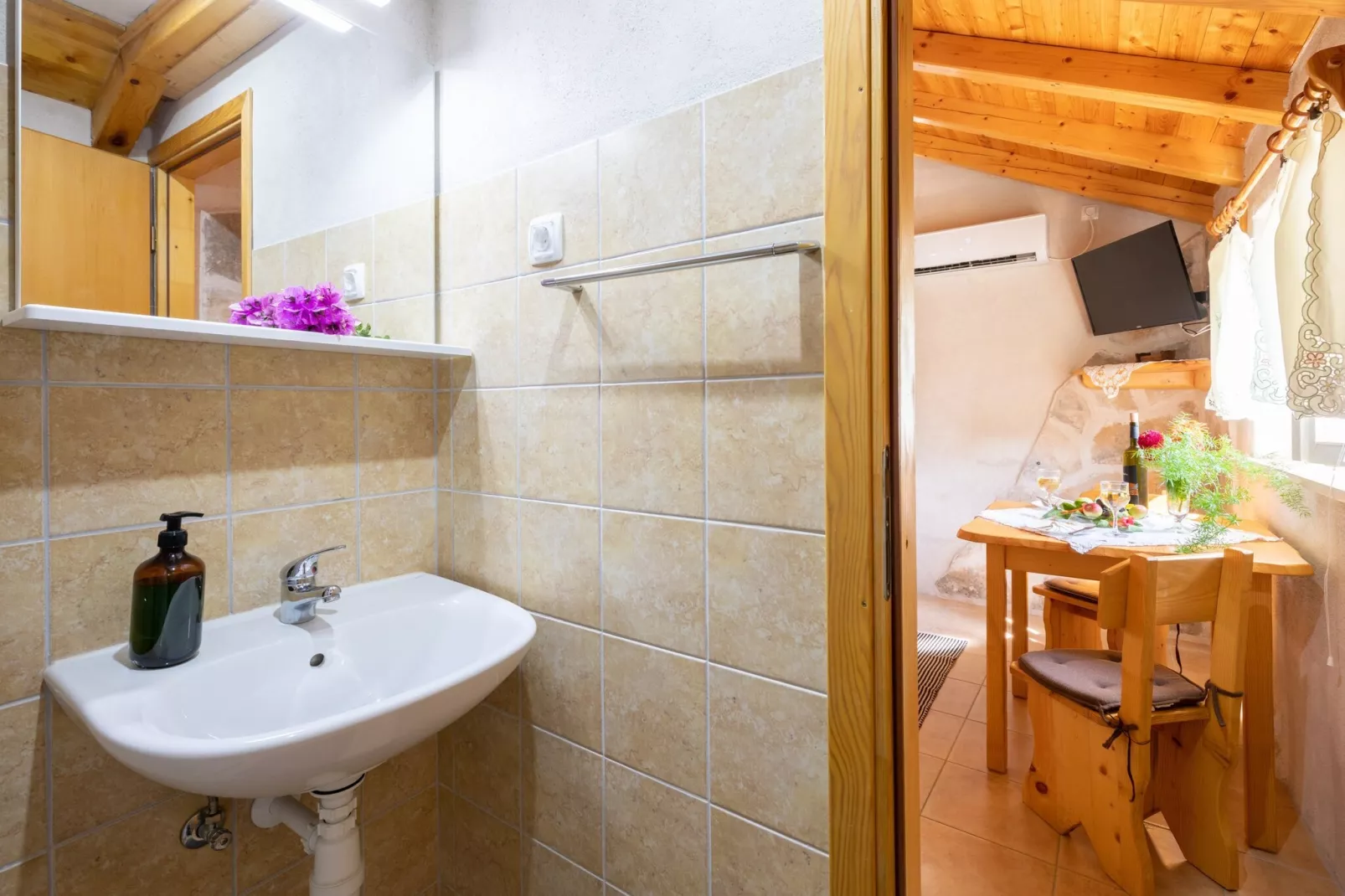 Stone House Harmony -Studio Apartment with Patio and Garden View ( 2 )-Innenbereich