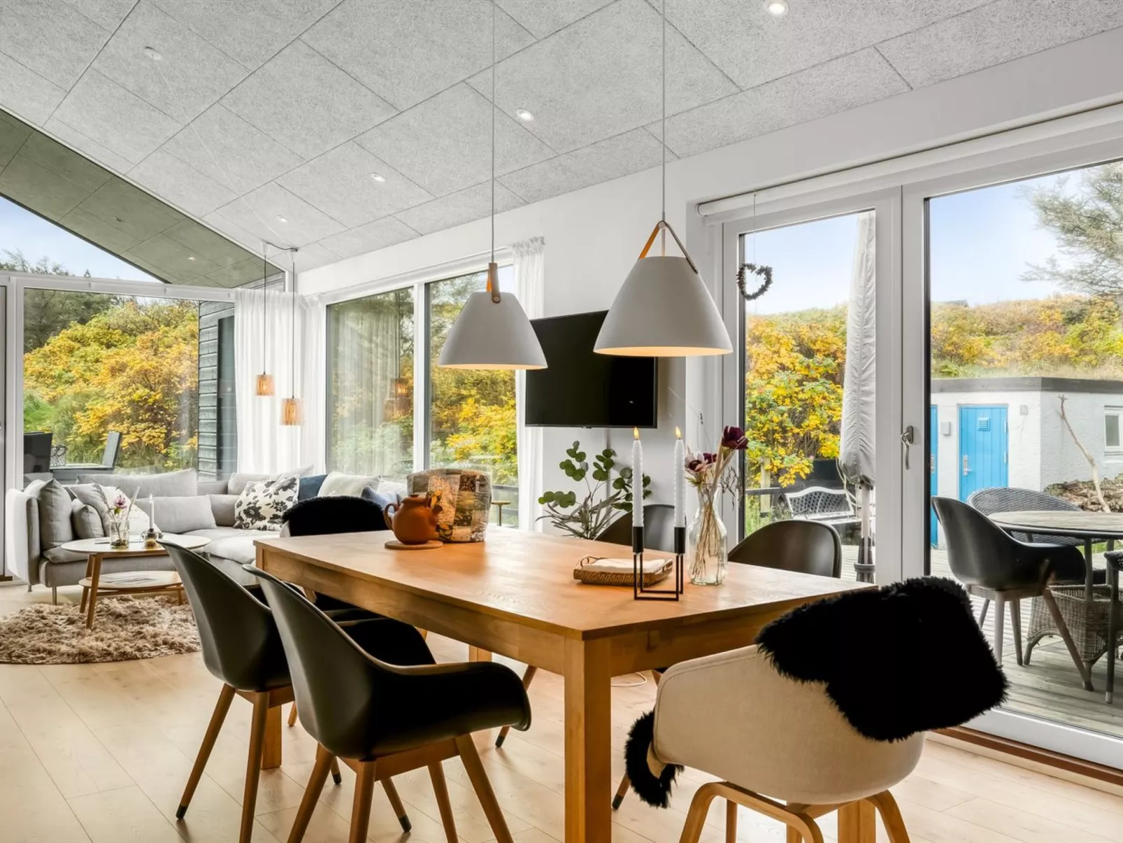 "Thorfin" - 300m from the sea-Inside