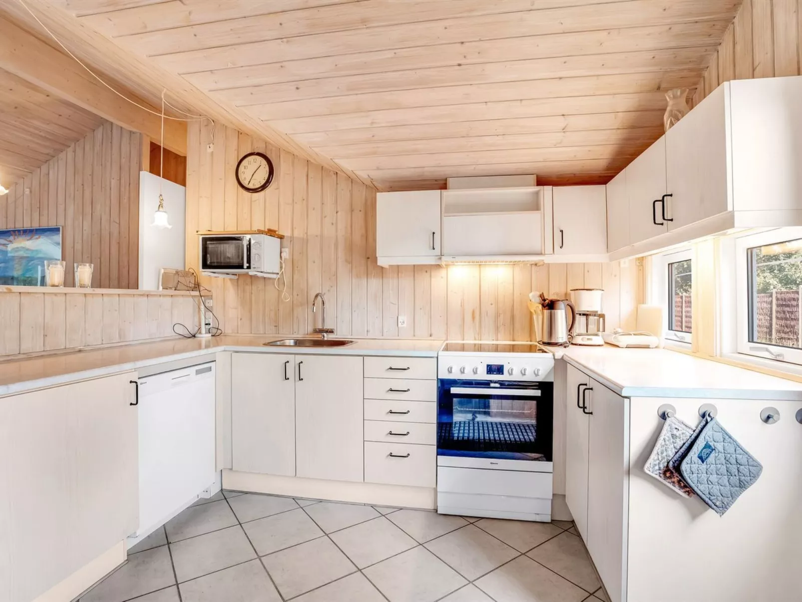 "Ayna" - 50m from the sea-Drinnen