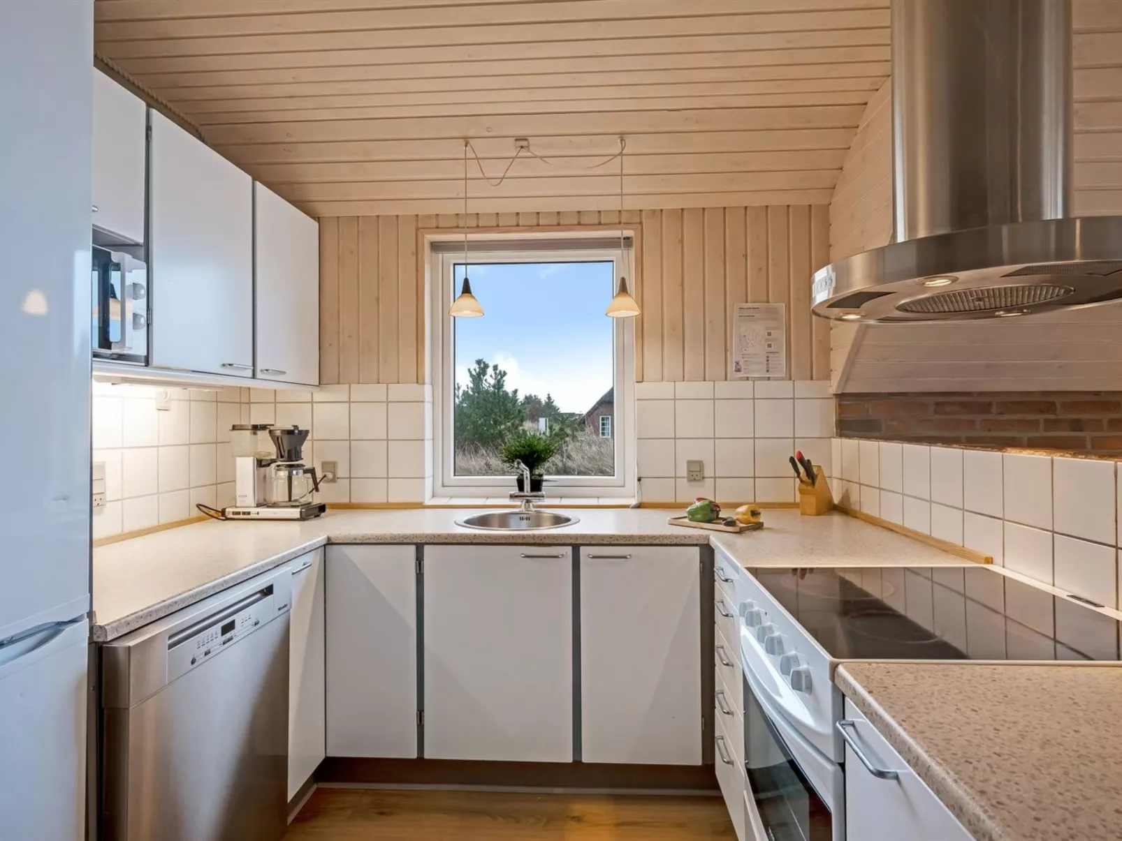 "Hunved" -  from the sea-Dedans