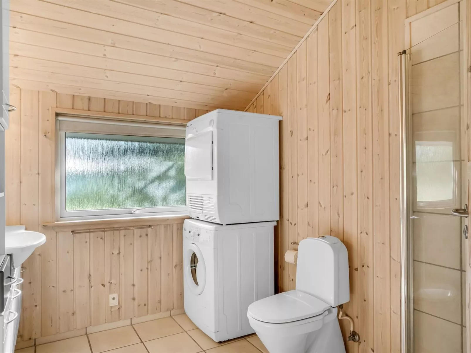 "Skrollan" - 200m to the fjord-Inside