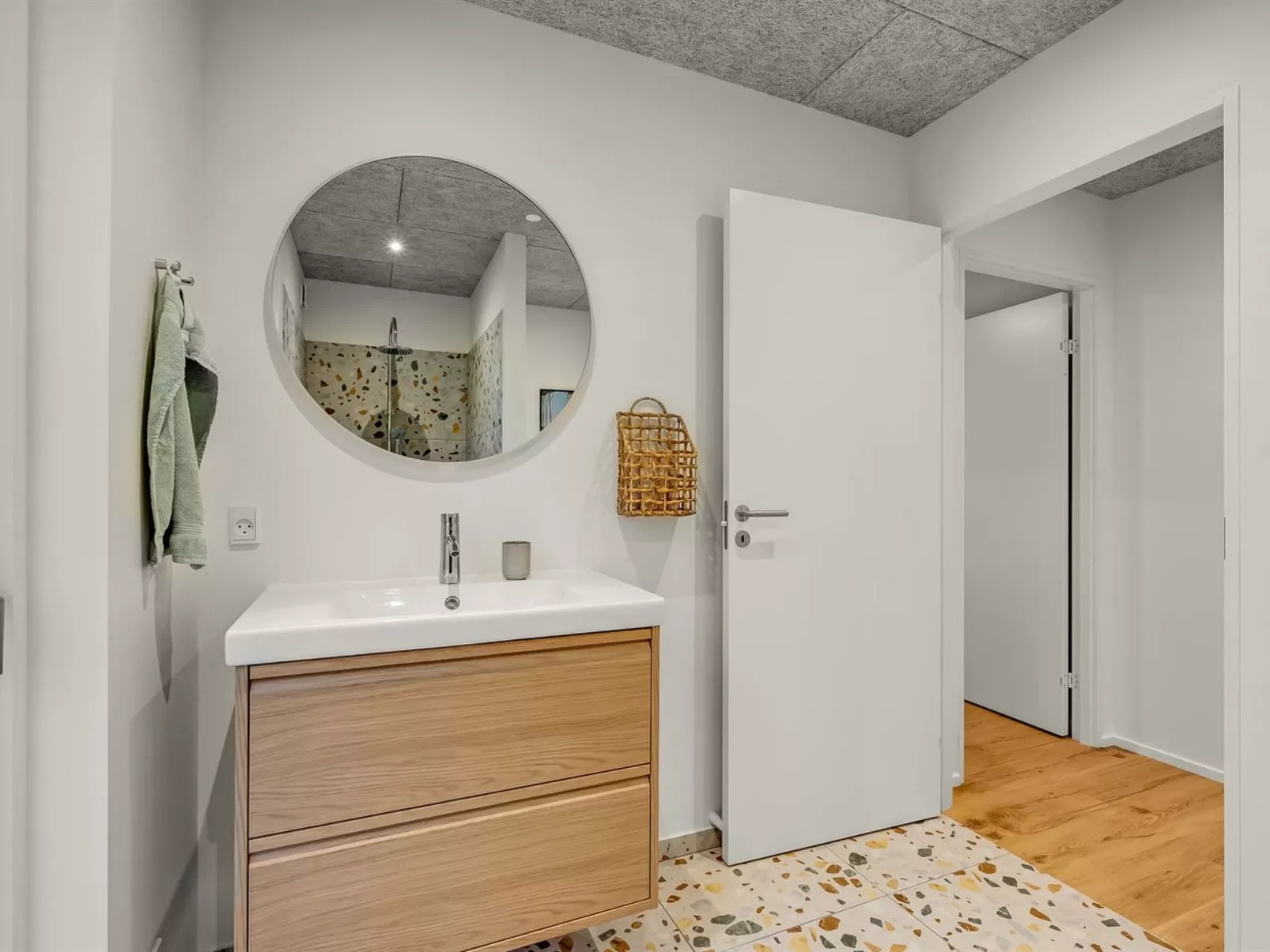 "Liutulf" - 350m to the fjord-Dedans