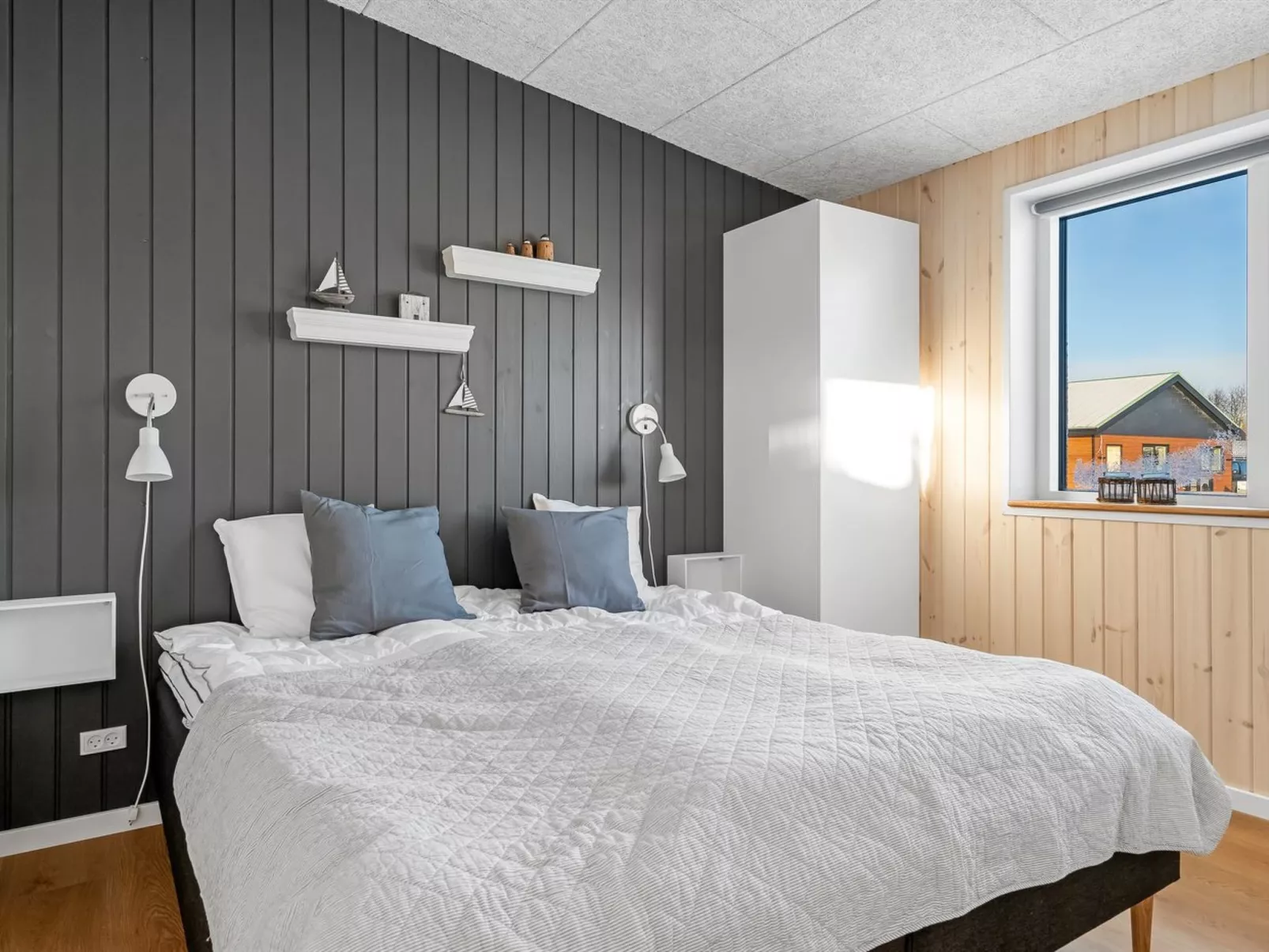 "Elevus" -  from the sea-Inside