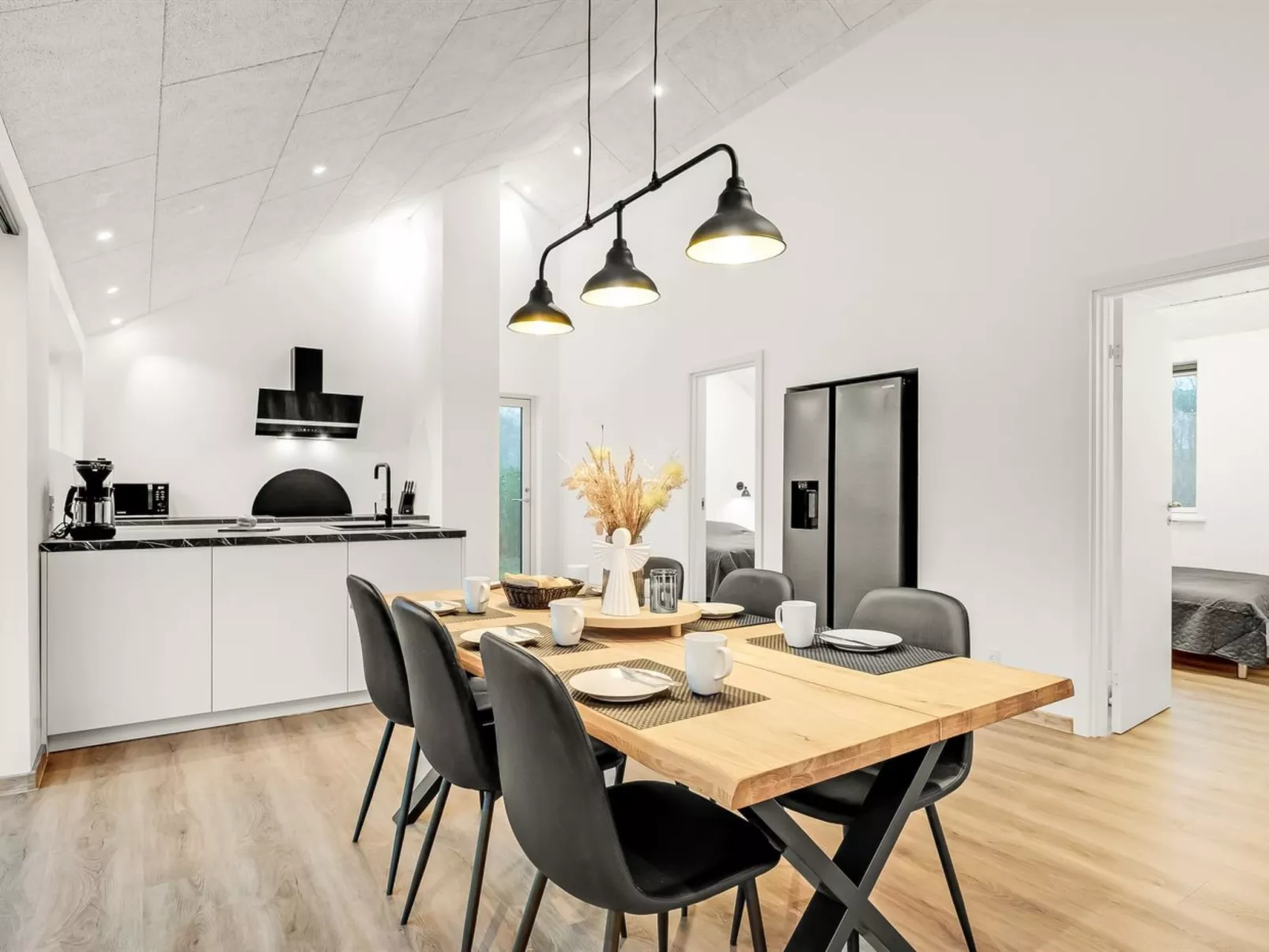 "Grimar" - 400m to the fjord-Drinnen