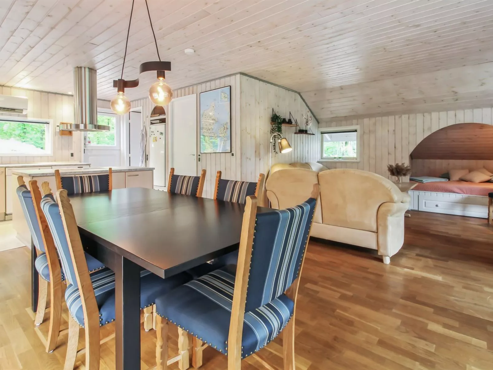 "Lenya" - 33km from the sea-Drinnen