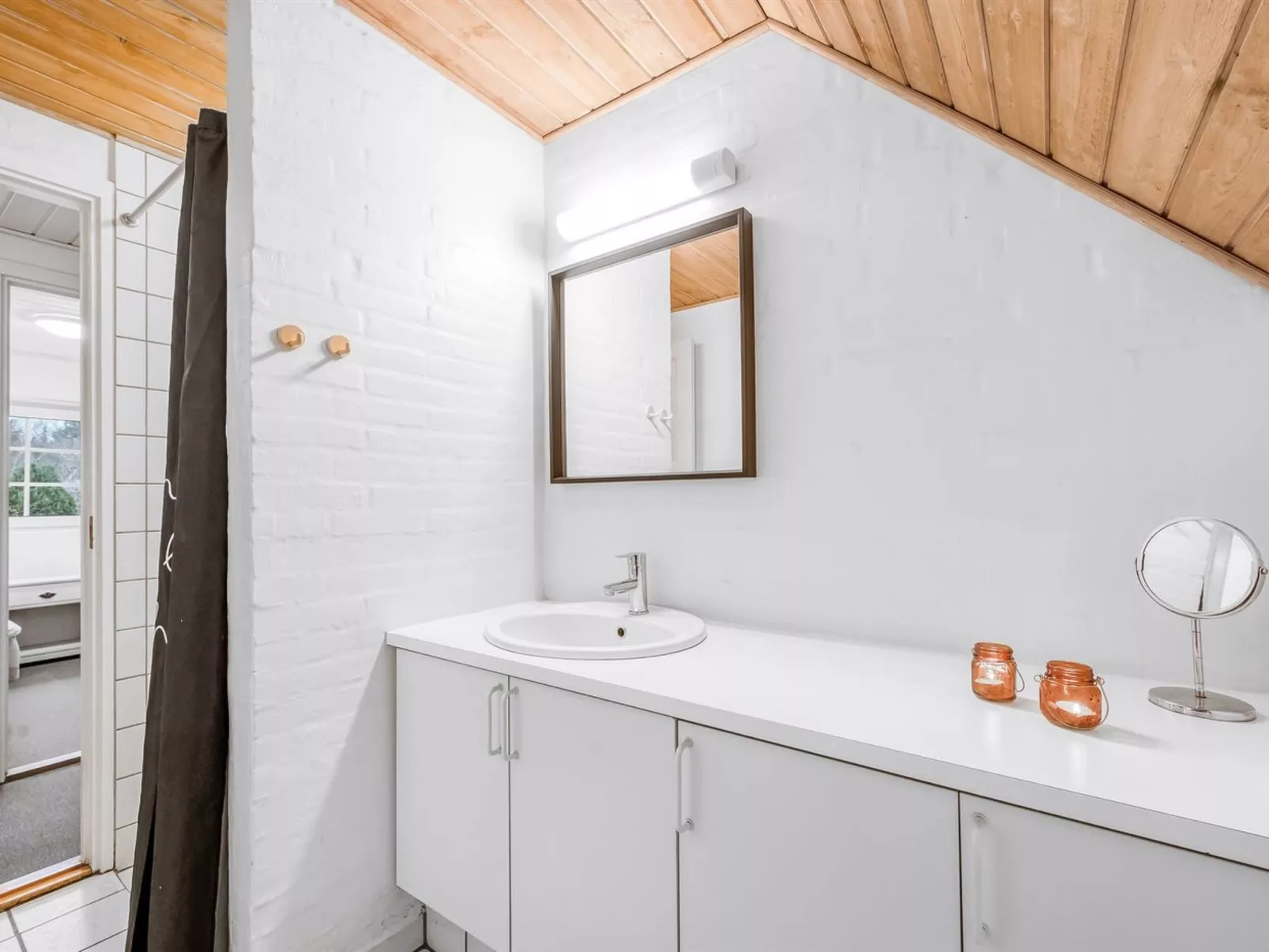 "Aagot" - 1.7km from the sea-Inside