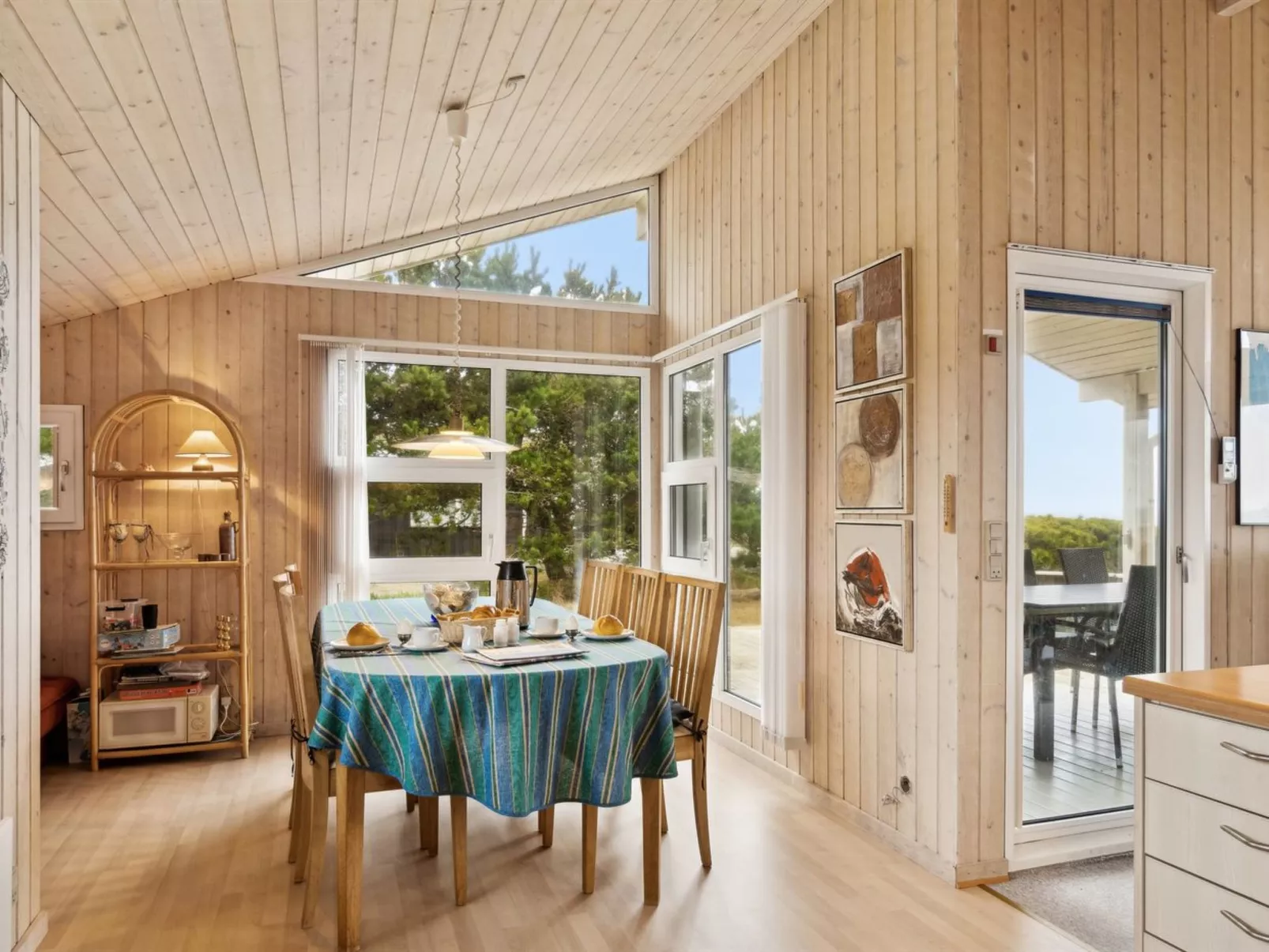 "Suometar" - 90m from the sea-Inside