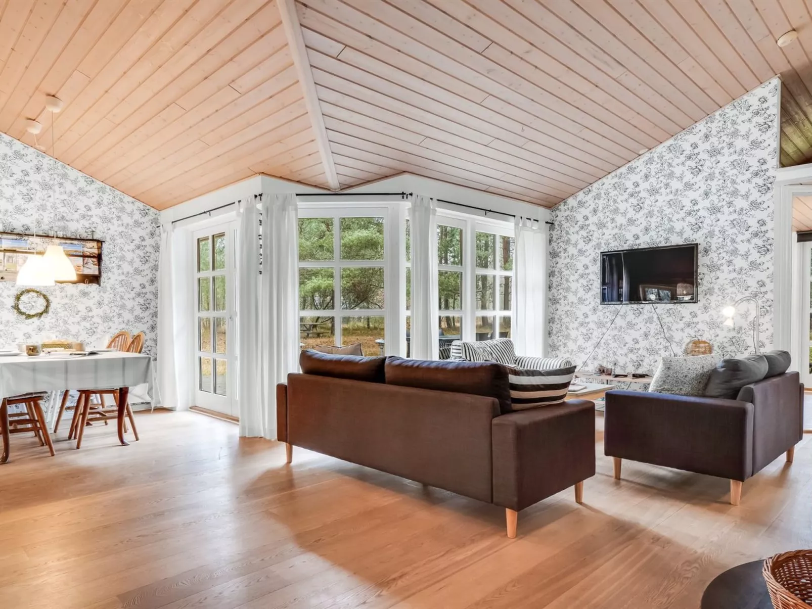 "Eikka" - 1km from the sea-Inside