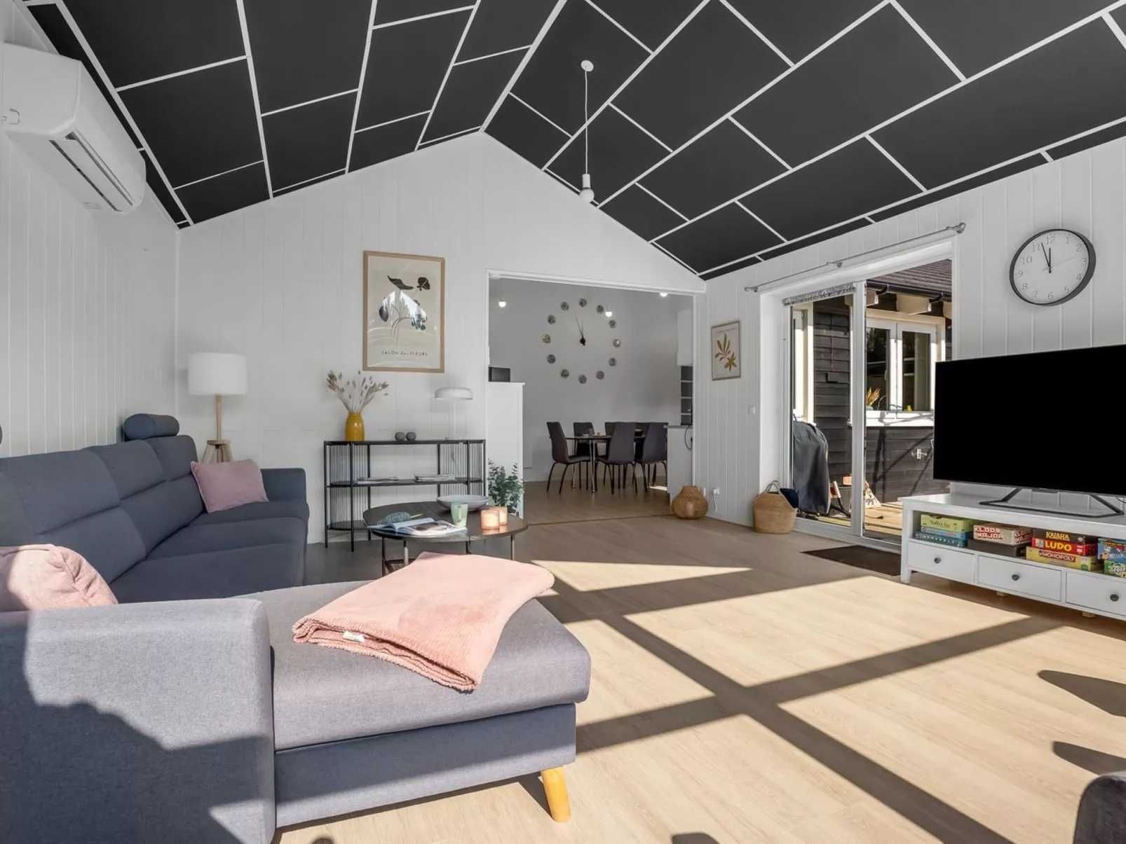 "Amdi" - 1.3km from the sea-Inside