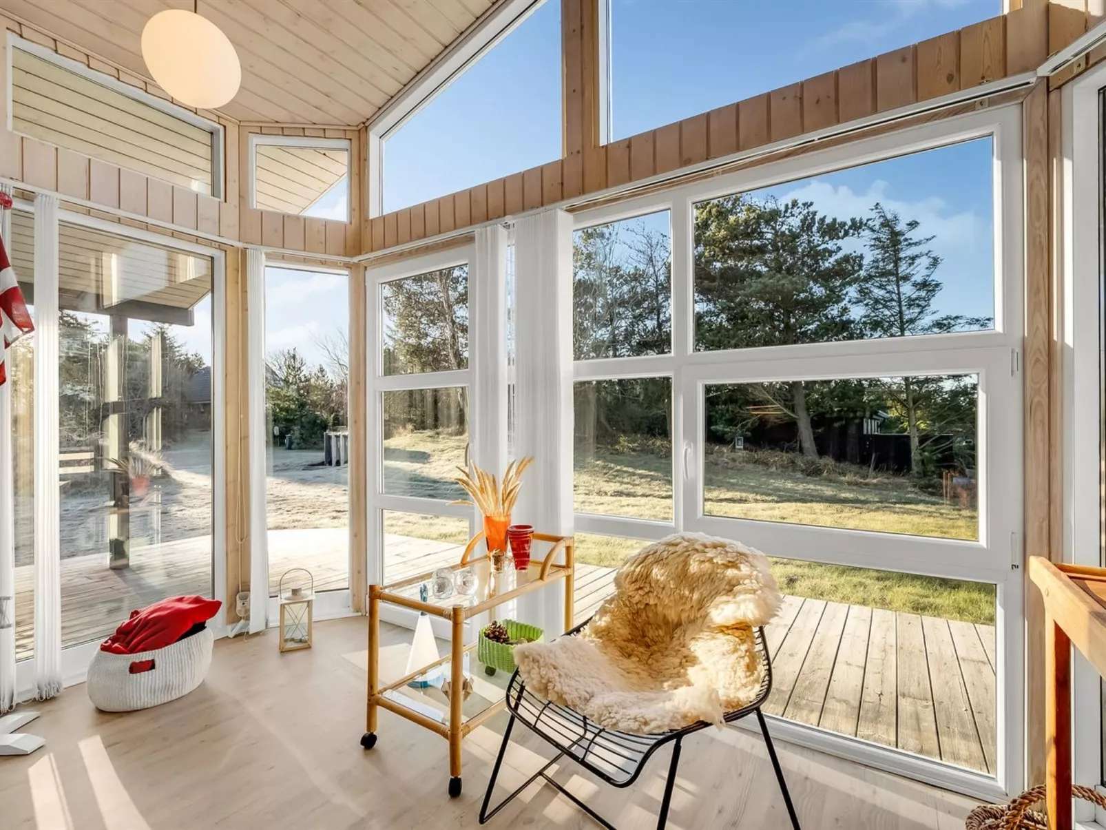 "Elsabet" - 700m to the fjord-Drinnen