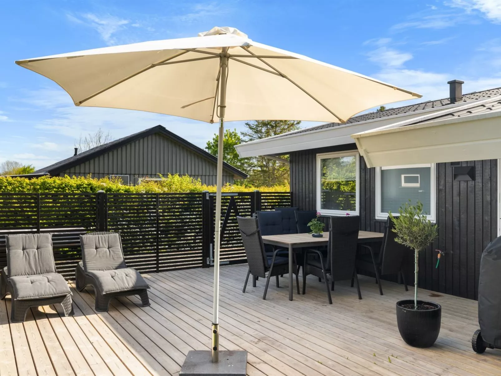 "Bjart" - 150m from the sea-Draußen