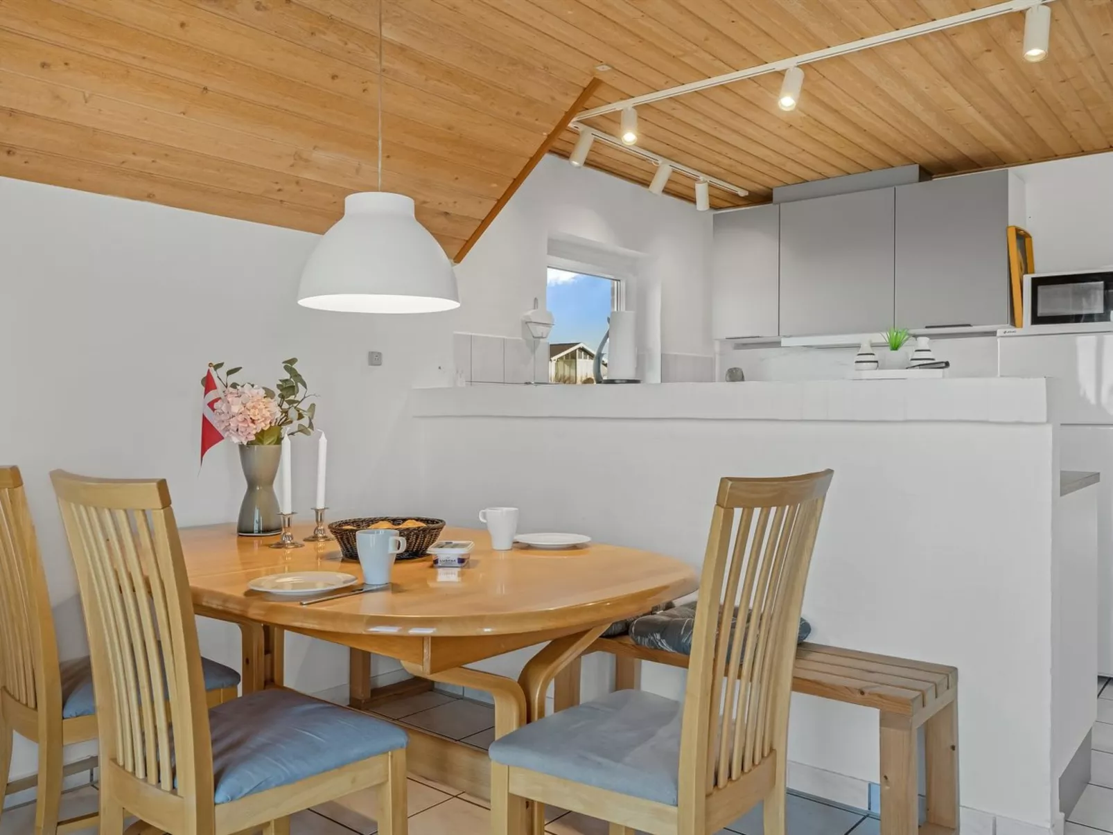 "Nikolce" - 300m to the fjord-Drinnen